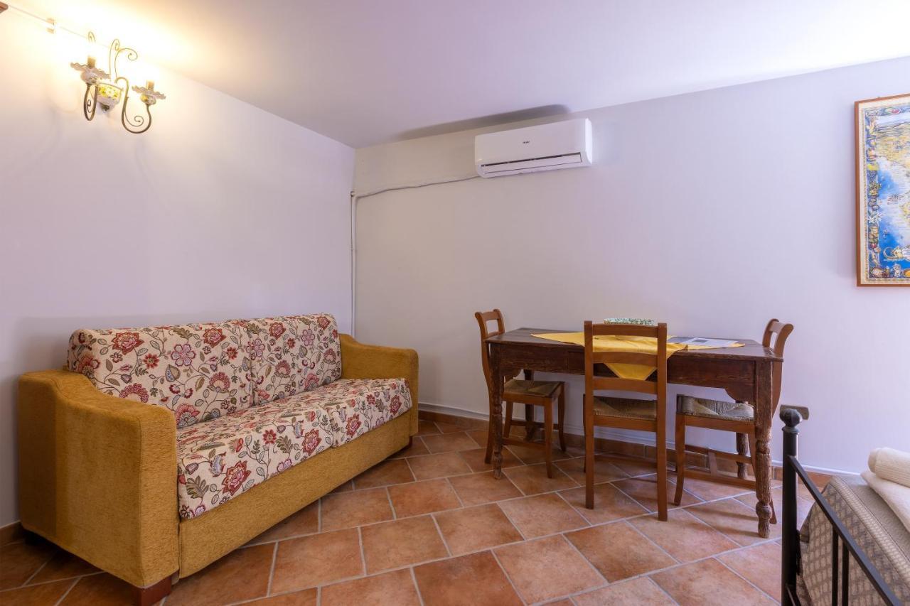 Casa Ulmi Con Piscina Bed & Breakfast Uggiano La Chiesa Luaran gambar