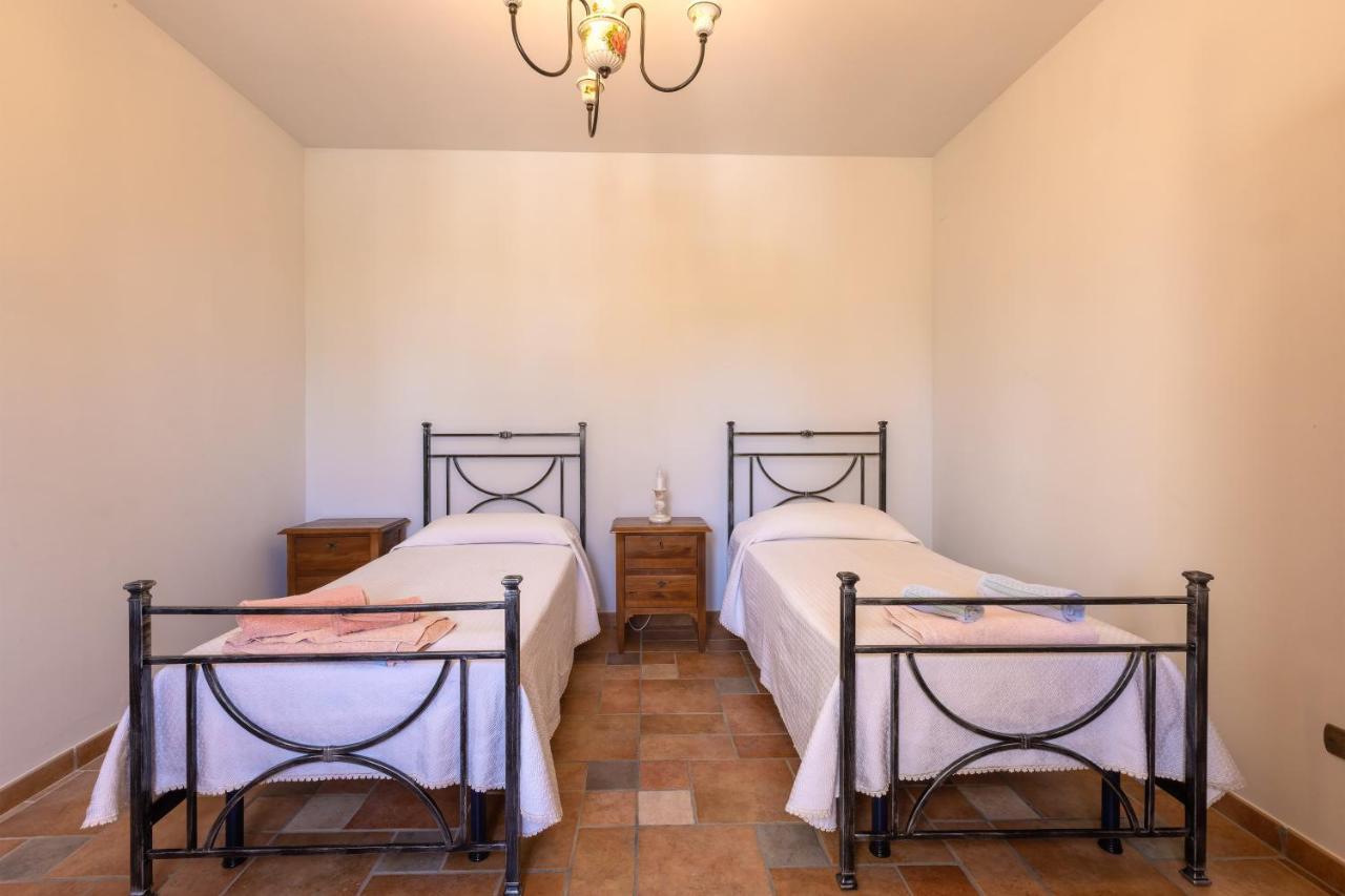 Casa Ulmi Con Piscina Bed & Breakfast Uggiano La Chiesa Luaran gambar