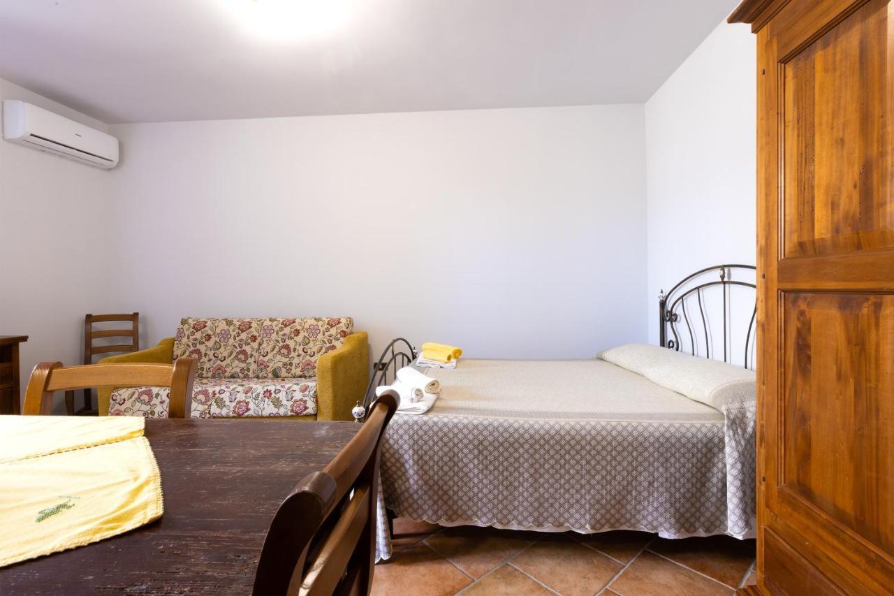 Casa Ulmi Con Piscina Bed & Breakfast Uggiano La Chiesa Luaran gambar