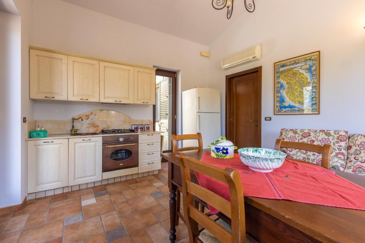 Casa Ulmi Con Piscina Bed & Breakfast Uggiano La Chiesa Luaran gambar