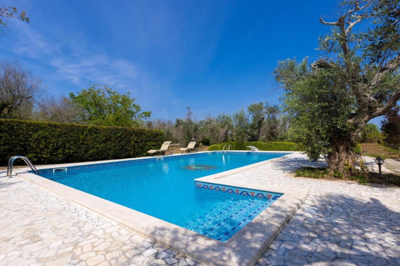 Casa Ulmi Con Piscina Bed & Breakfast Uggiano La Chiesa Luaran gambar