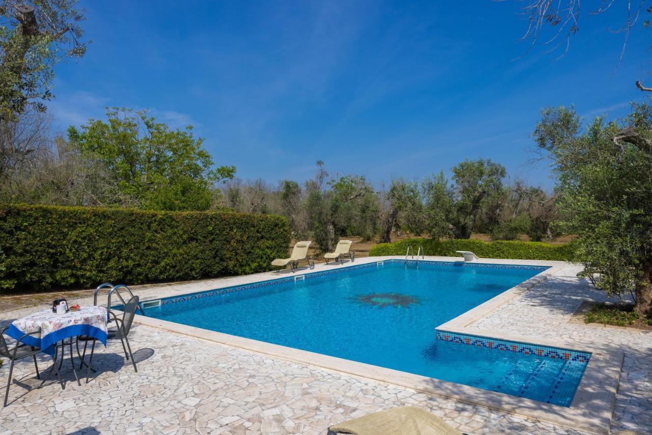 Casa Ulmi Con Piscina Bed & Breakfast Uggiano La Chiesa Luaran gambar