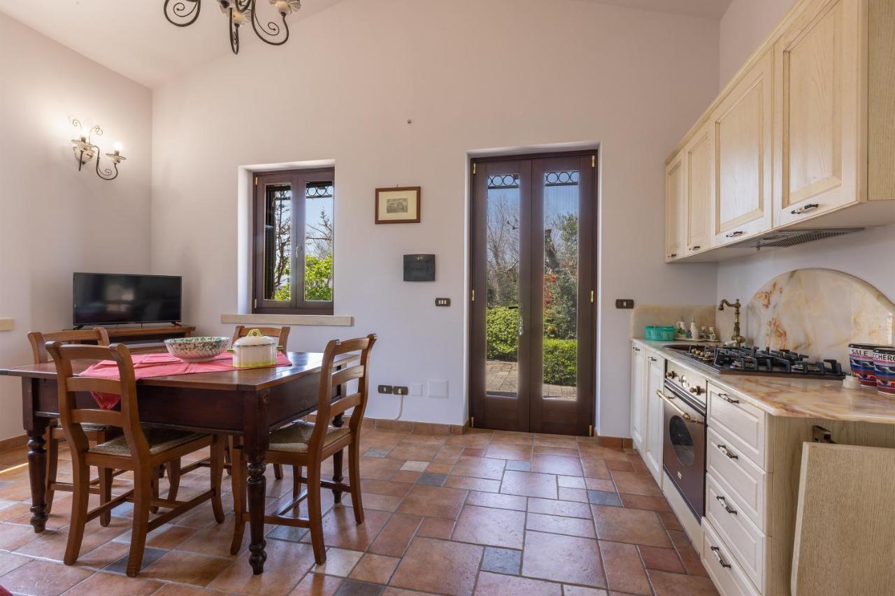 Casa Ulmi Con Piscina Bed & Breakfast Uggiano La Chiesa Luaran gambar