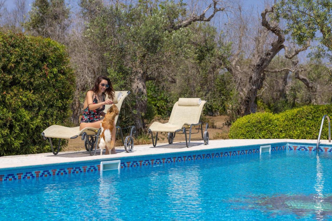 Casa Ulmi Con Piscina Bed & Breakfast Uggiano La Chiesa Luaran gambar