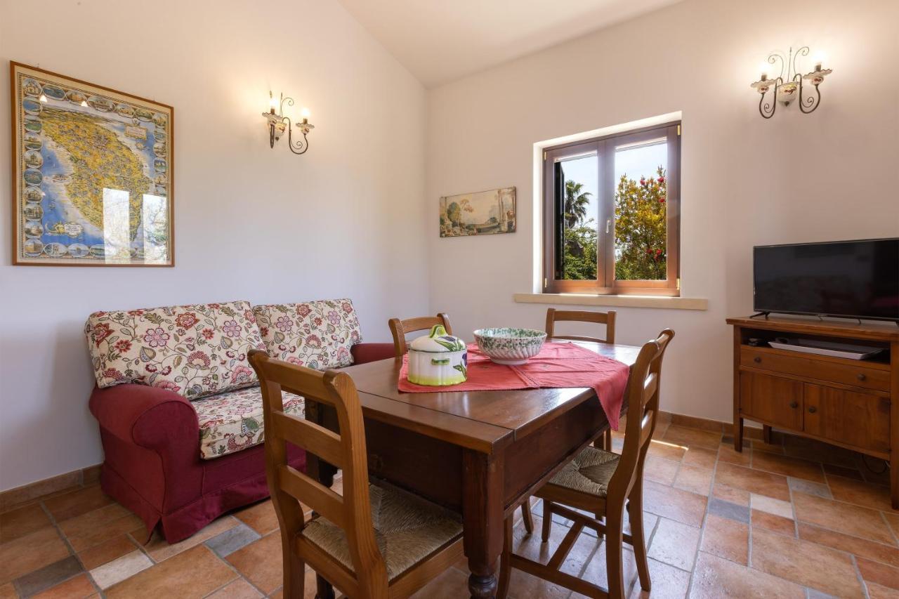 Casa Ulmi Con Piscina Bed & Breakfast Uggiano La Chiesa Luaran gambar