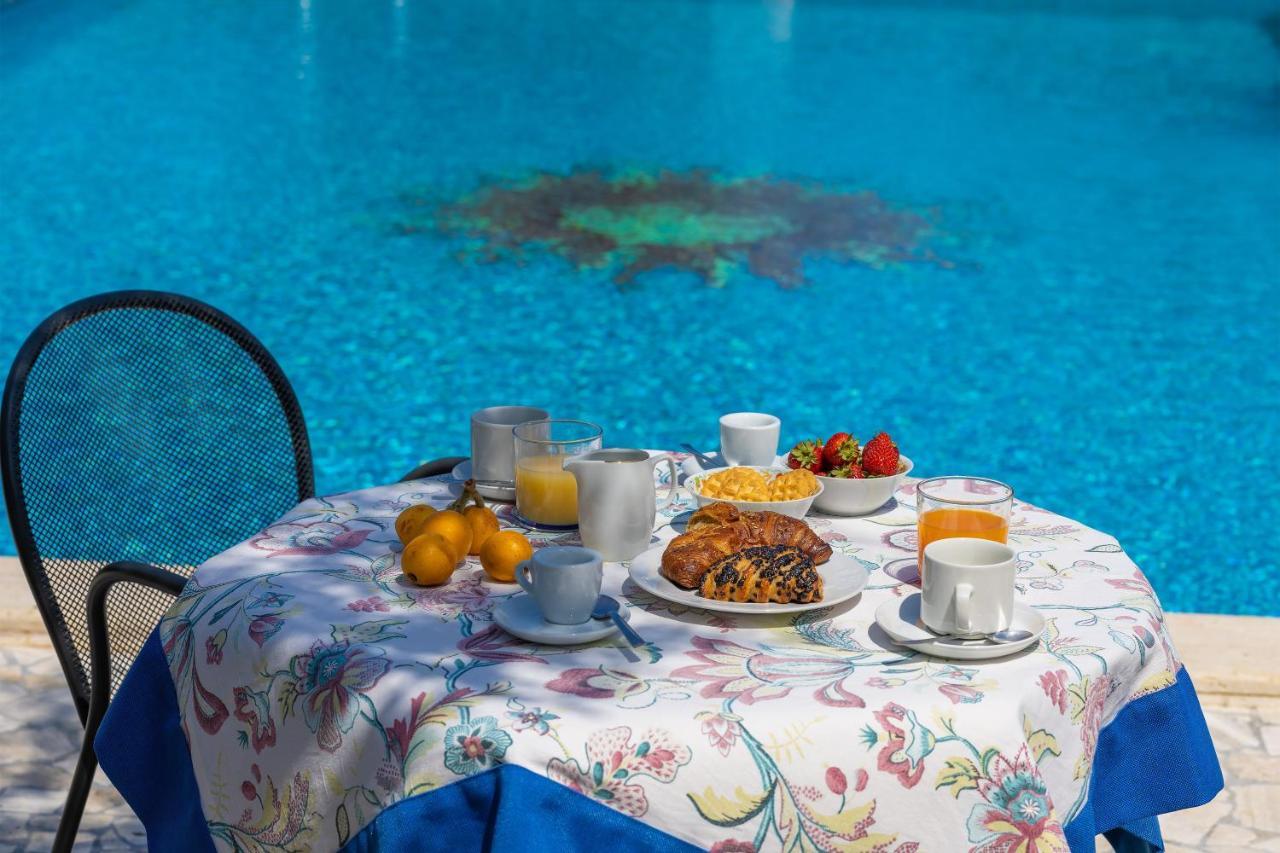 Casa Ulmi Con Piscina Bed & Breakfast Uggiano La Chiesa Luaran gambar