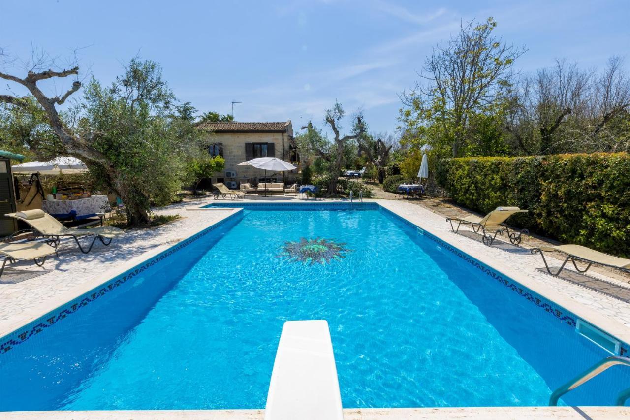 Casa Ulmi Con Piscina Bed & Breakfast Uggiano La Chiesa Luaran gambar