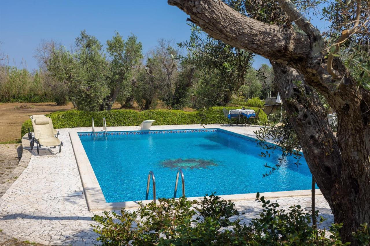 Casa Ulmi Con Piscina Bed & Breakfast Uggiano La Chiesa Luaran gambar